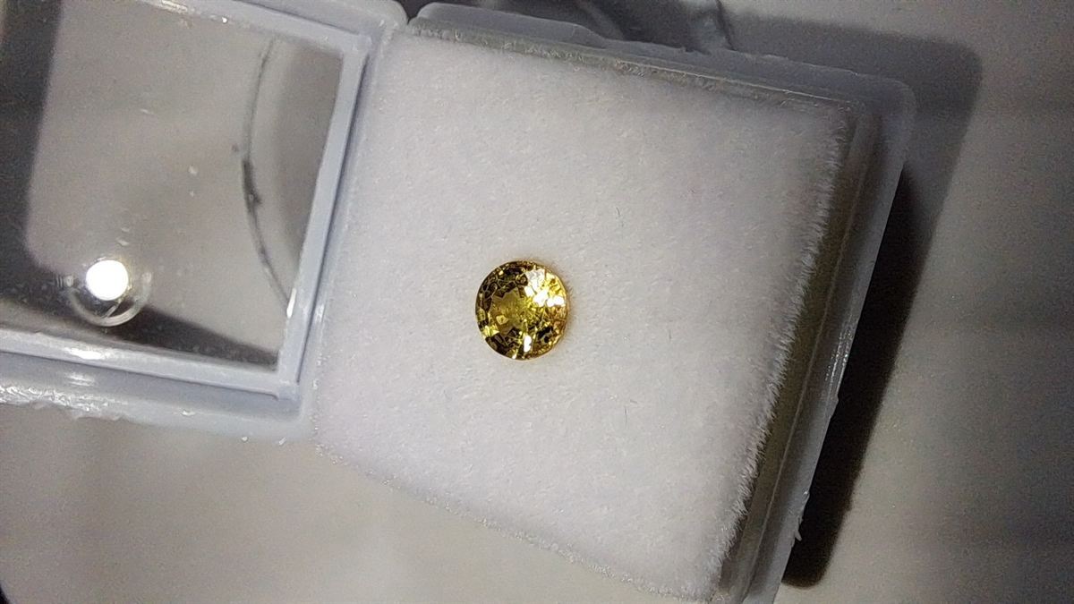 Golden Yellow Sapphire Brilliant Facet Round