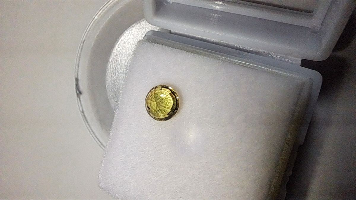 Golden Yellow Sapphire Brilliant Facet Round