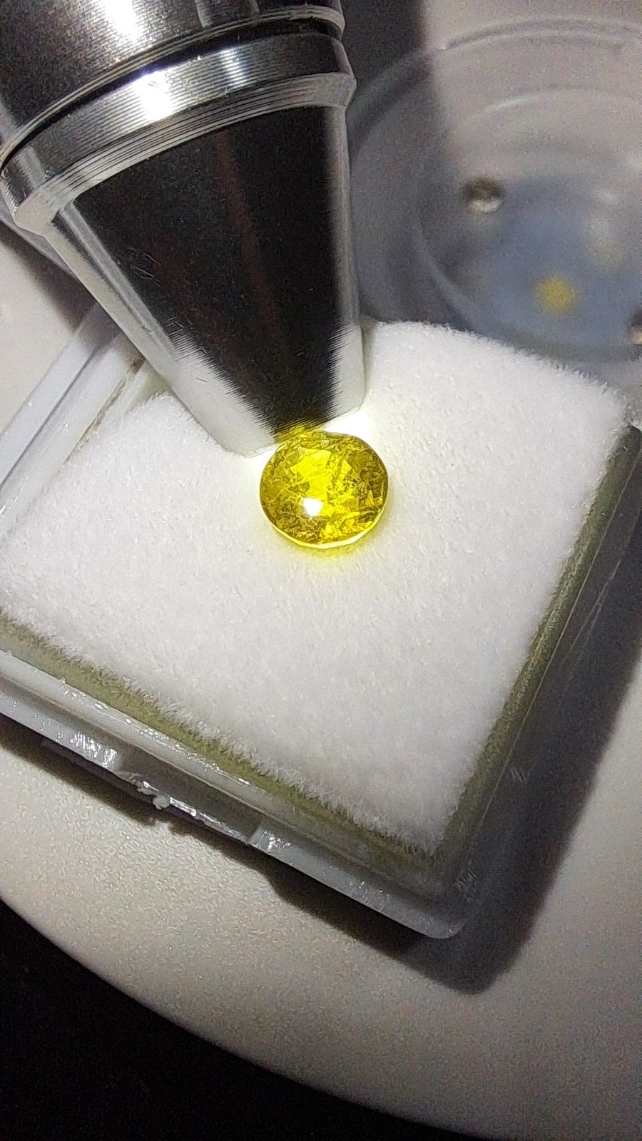 Yellow/Green Grossular GarnetBrilliant Facet Semi-Round Cut