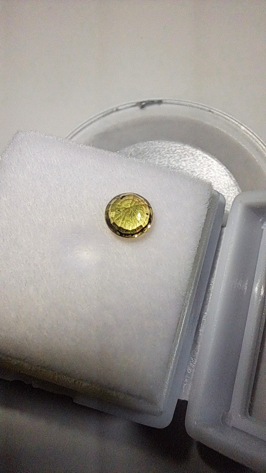 Yellow Sapphire Brilliant Facet Round